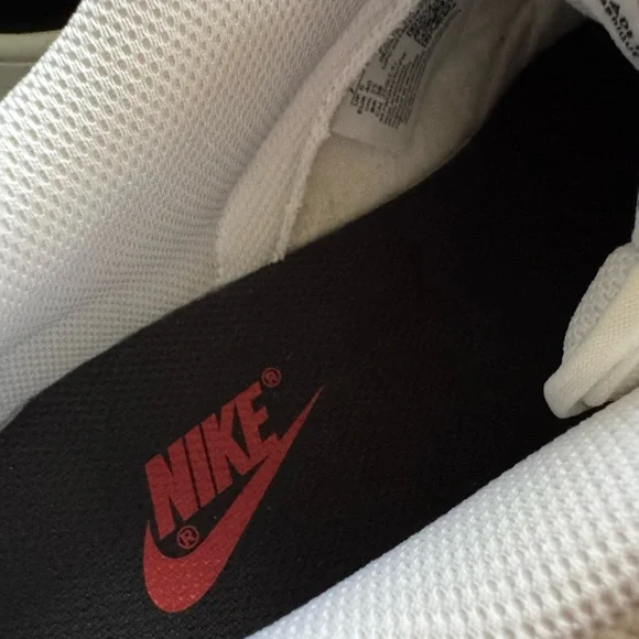 COPY - Nike Dunk Low Red, Black & White. Men’s (7) women’s (8 1/2). Wore it onc… - Picture 3 of 3